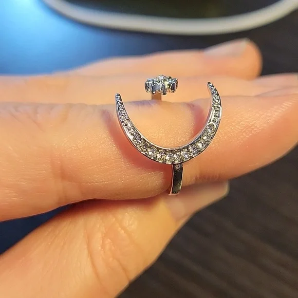 🤎 Crescent Moon Cuff Ring - Picture 2 of 6